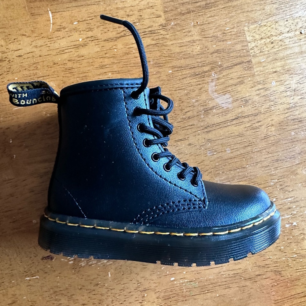 NWT Dr. Martens toddler size 8 boots